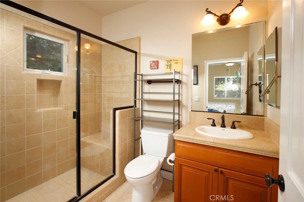 1595 E Avenida De Las Flores