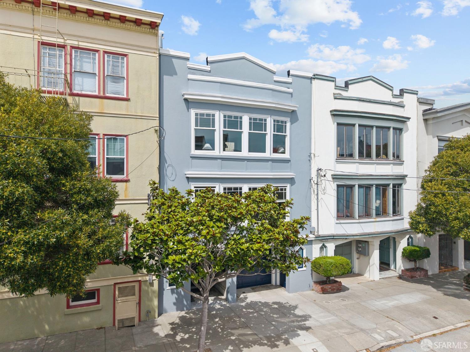 2546 Lake Street
