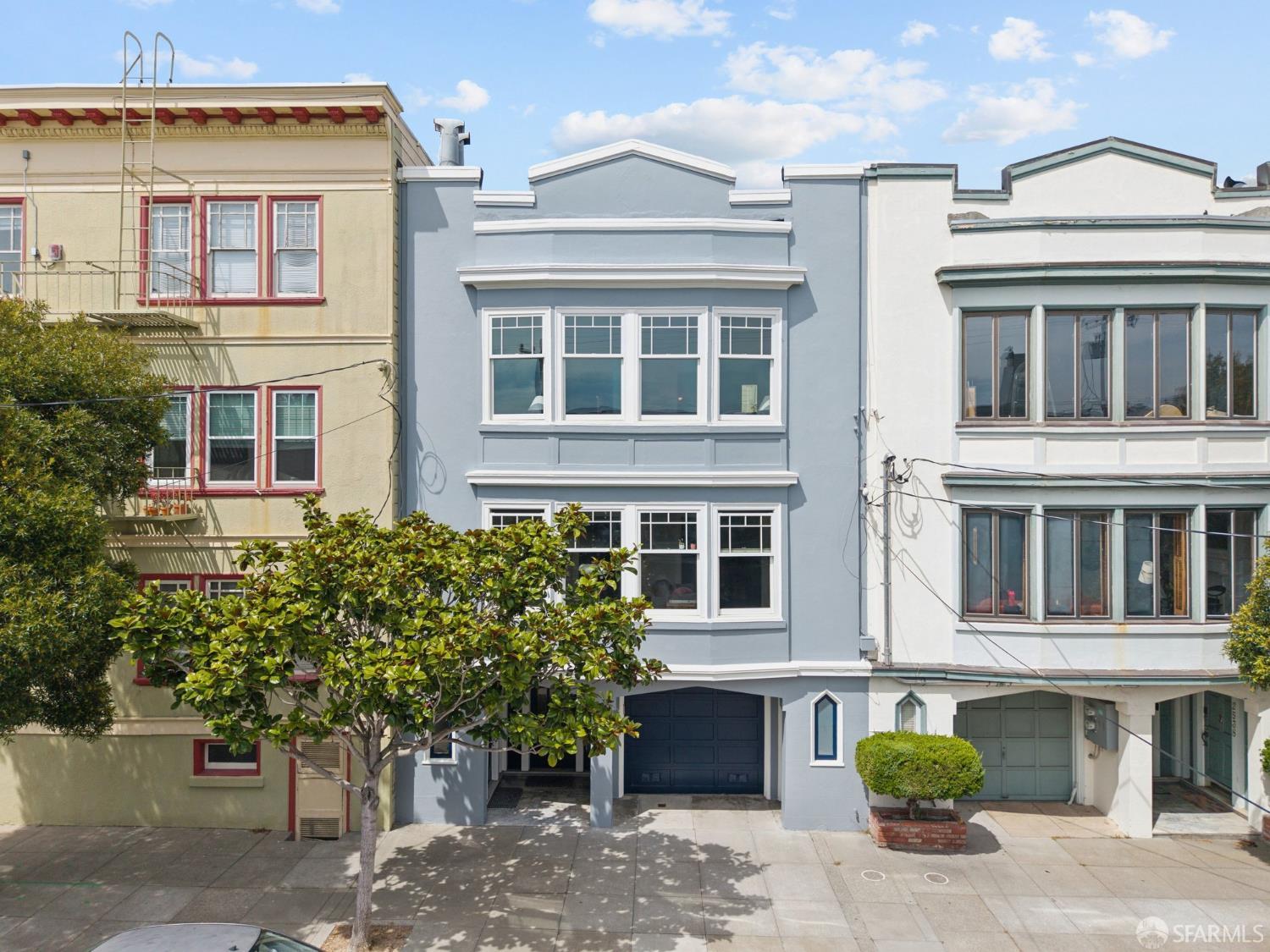 2546 Lake Street
