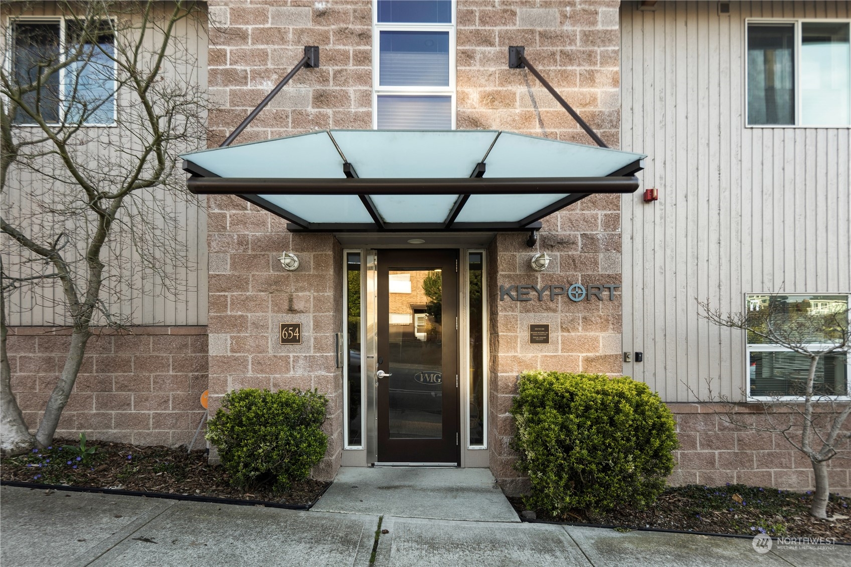 654 5th Avenue S Unit: 402