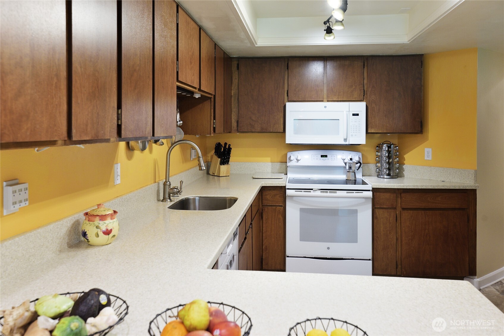 23401 Lakeview Drive Unit: J105