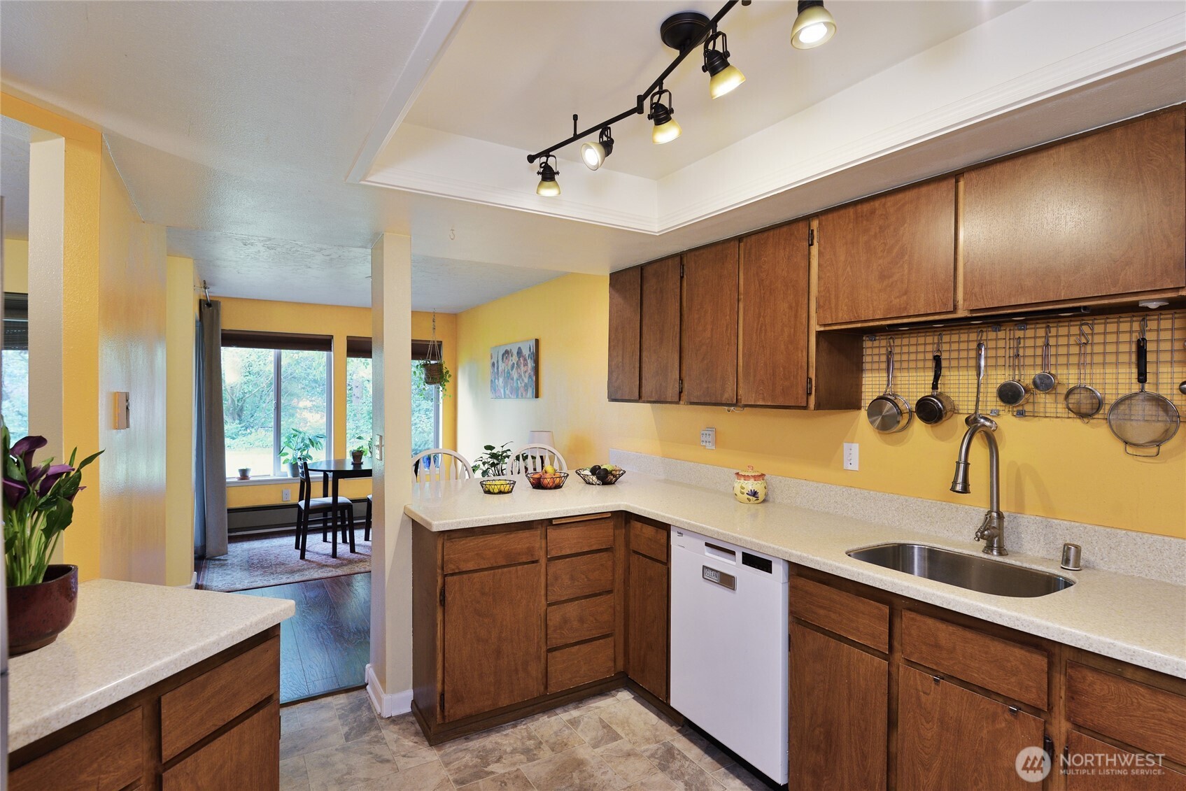 23401 Lakeview Drive Unit: J105