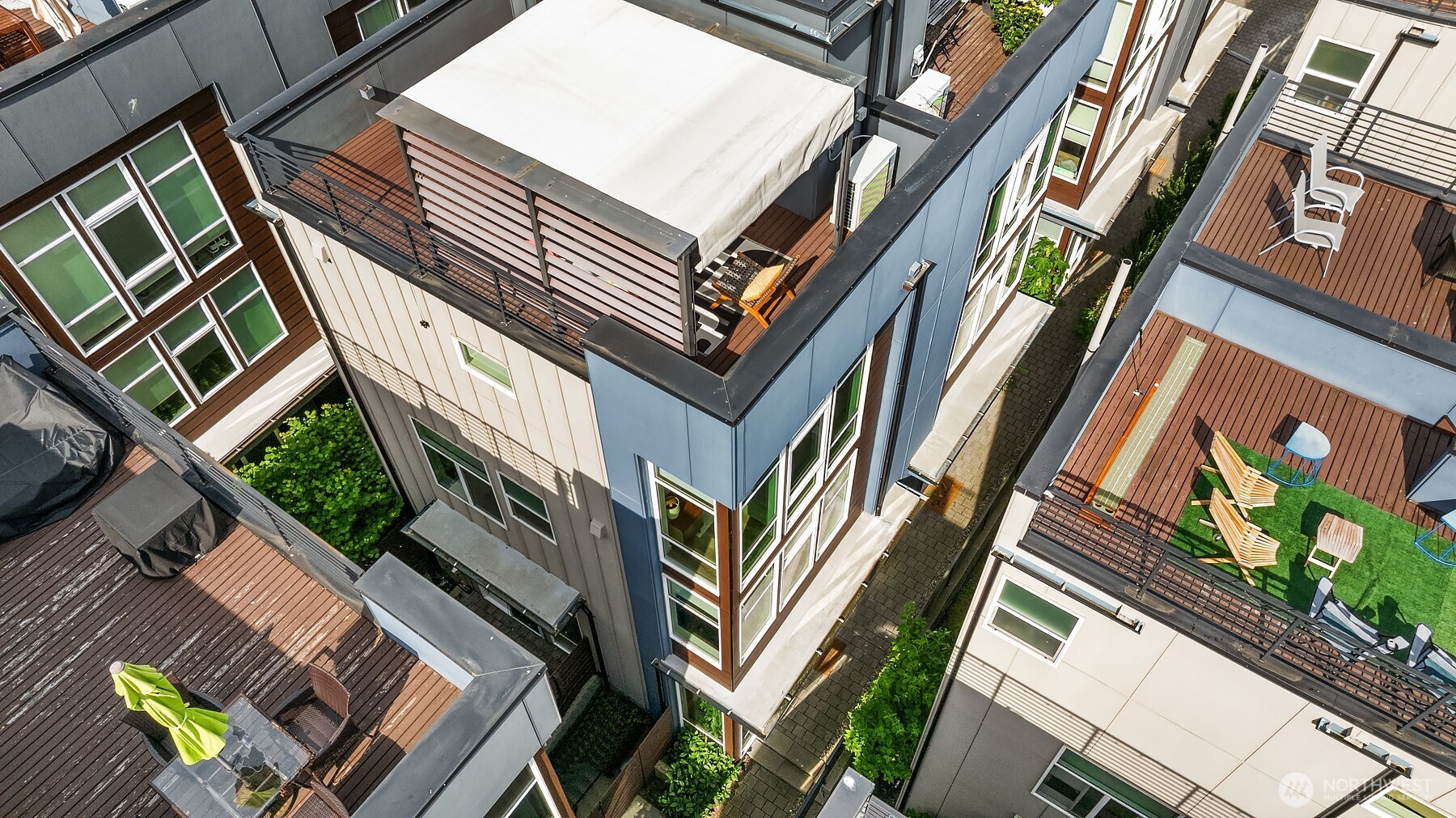 2404 Dexter Avenue N Unit: D