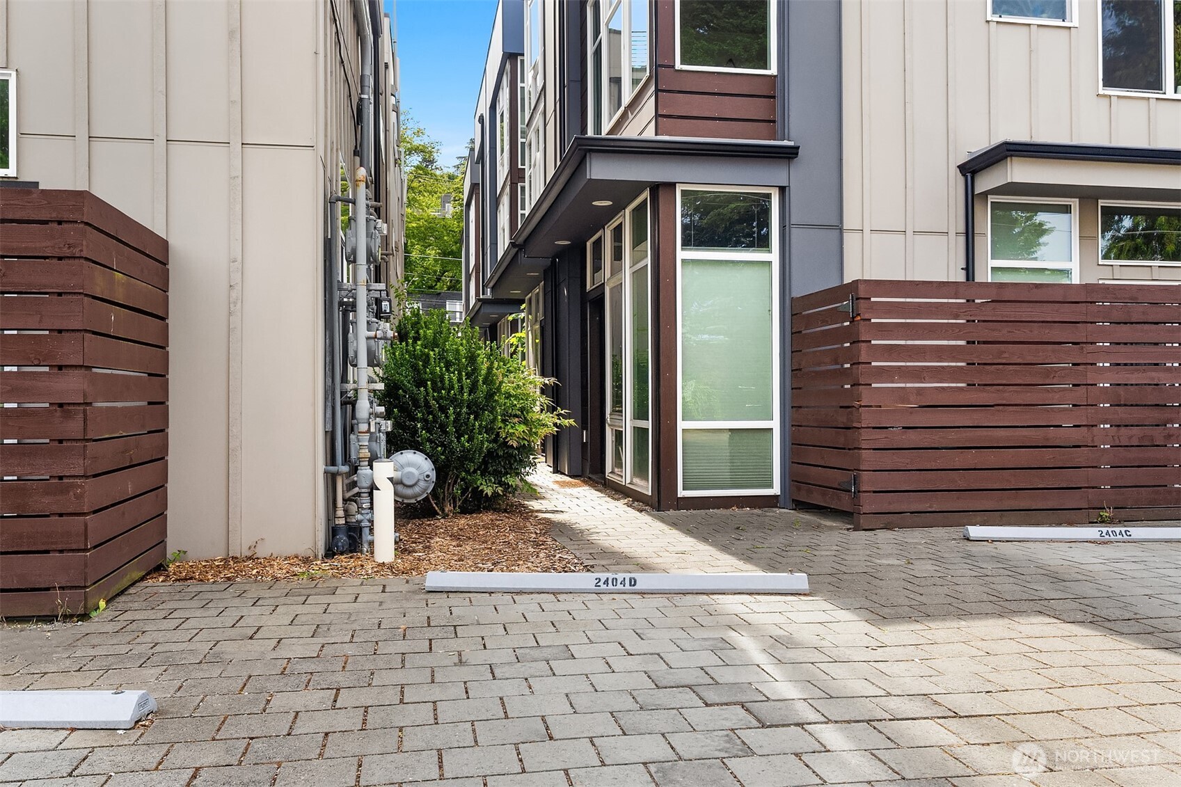 2404 Dexter Avenue N Unit: D
