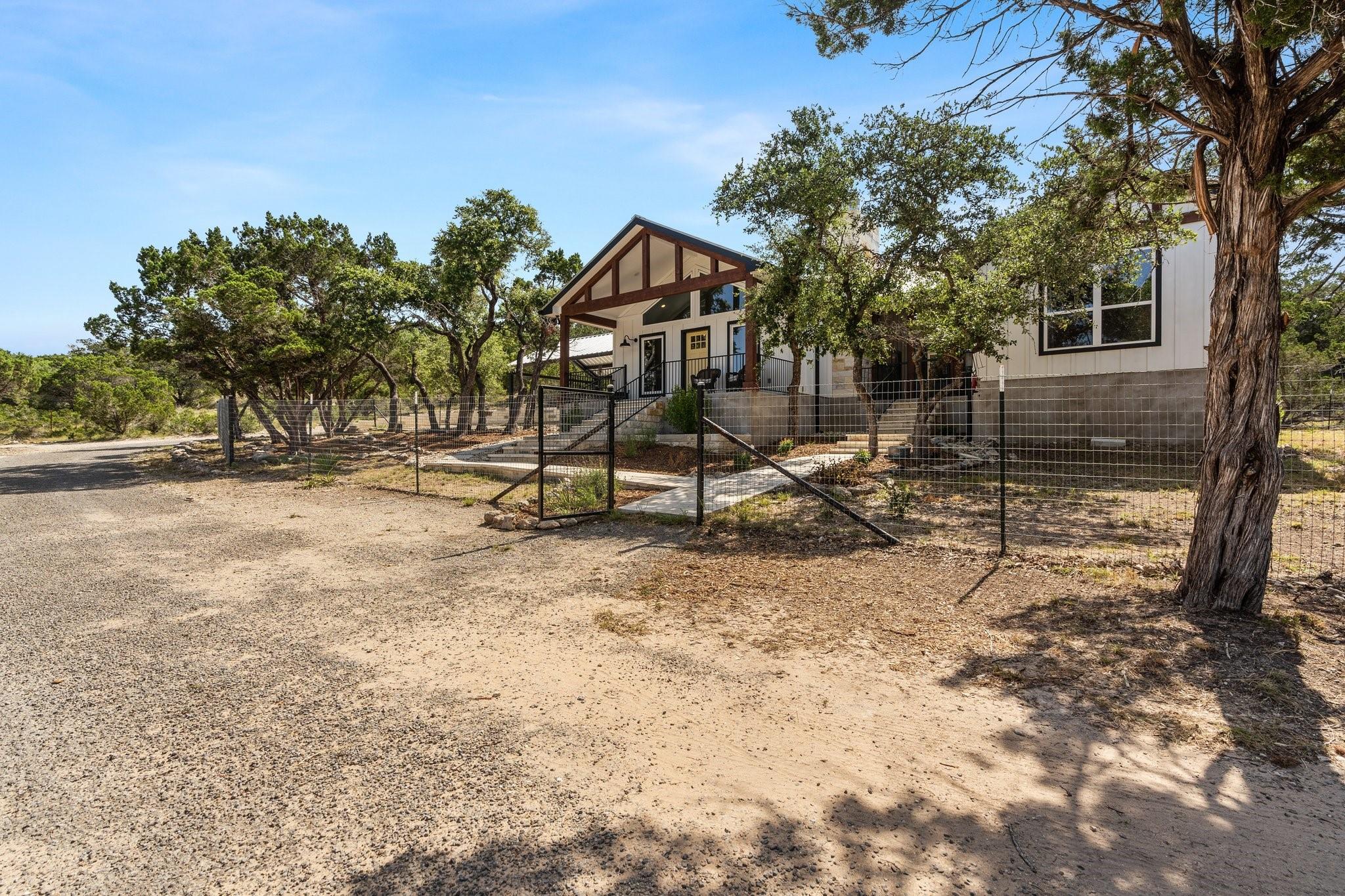 631 Lakeside DR