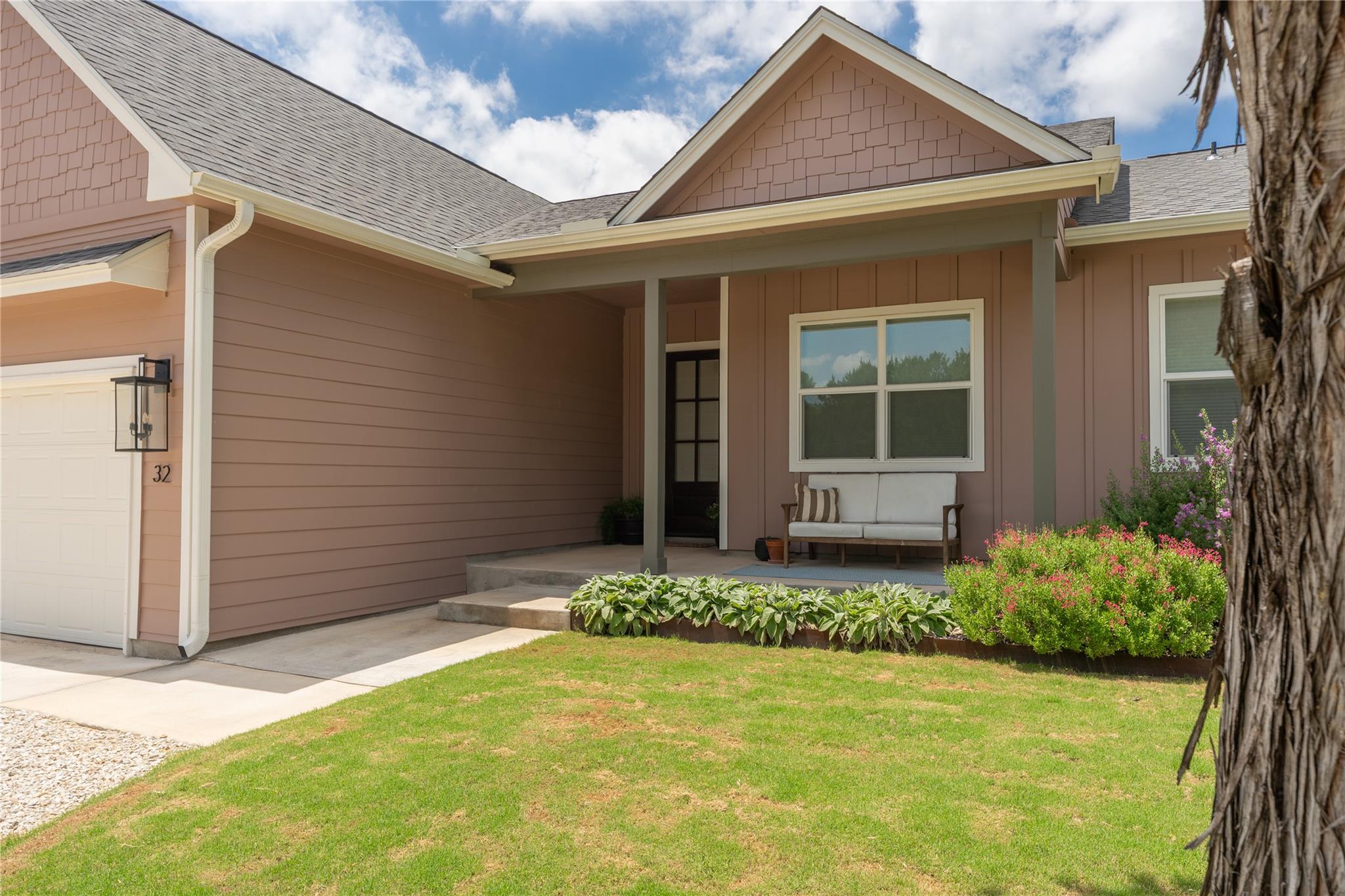 32 Acacia DR