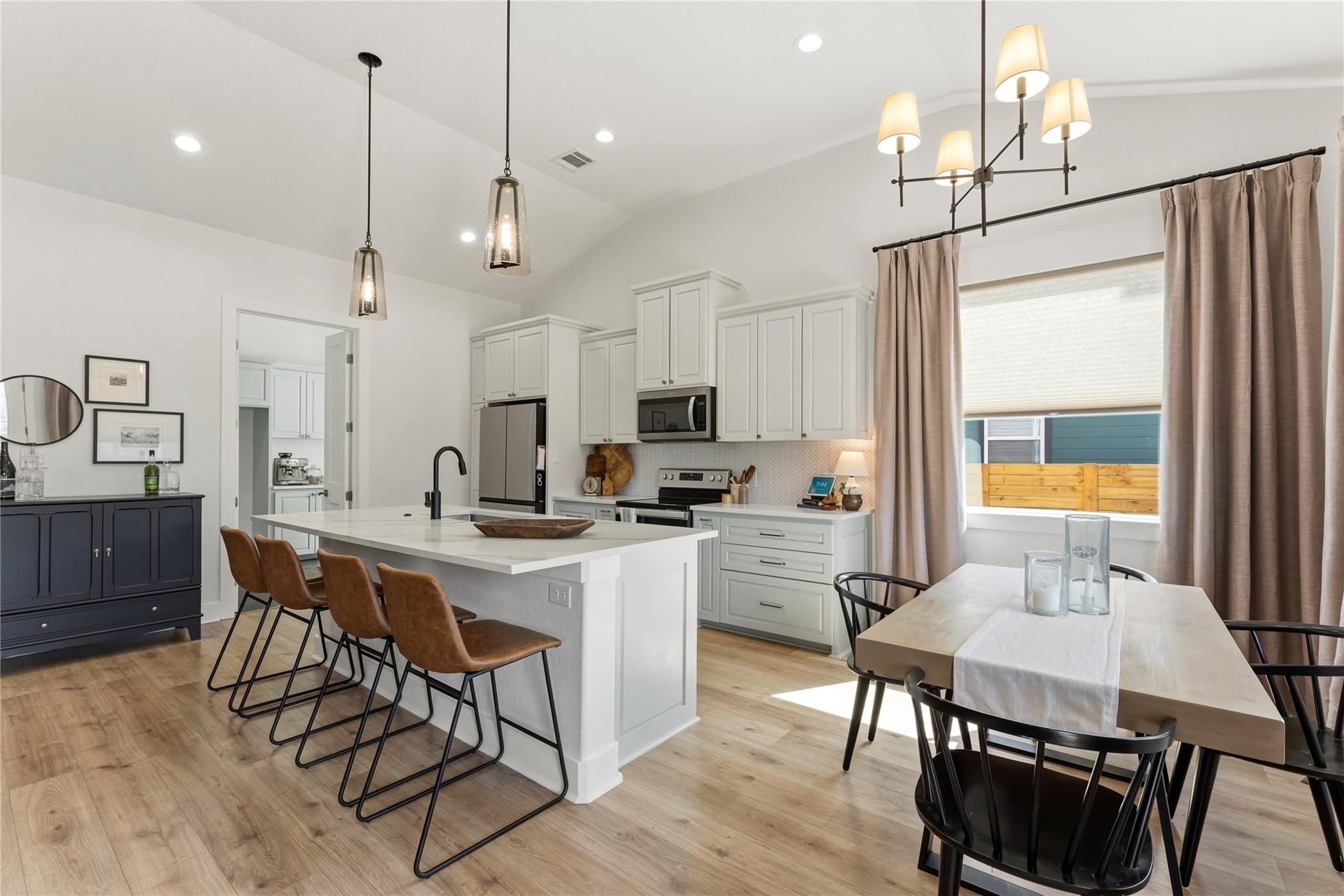 32 Acacia DR