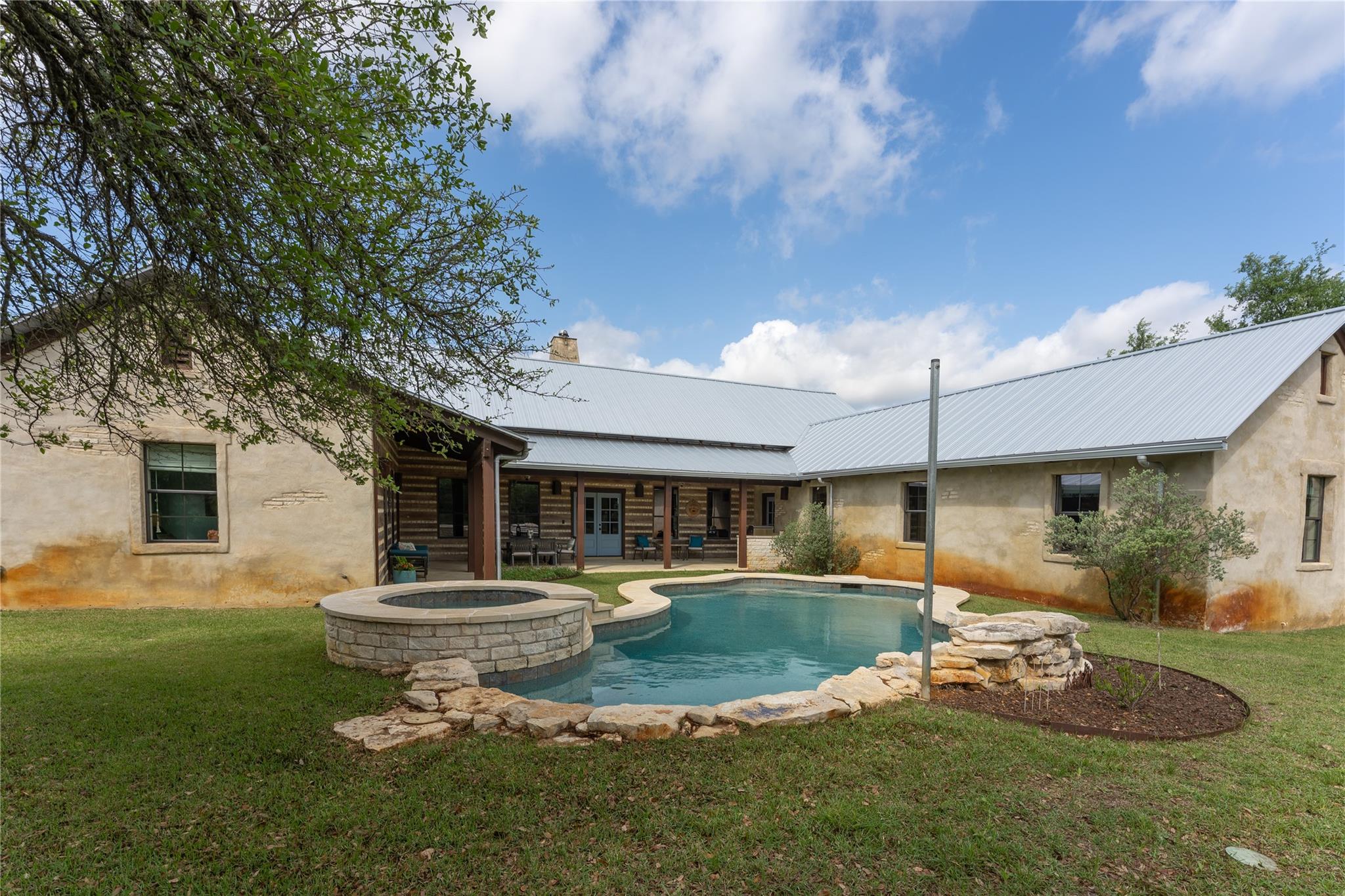 424 Hidden Creek DR