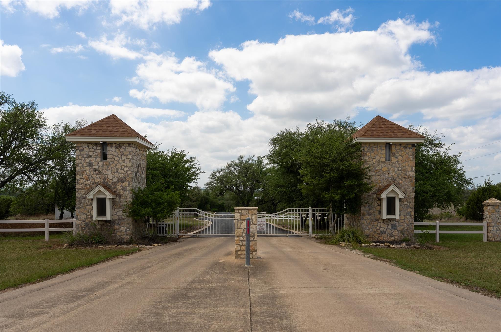 424 Hidden Creek DR