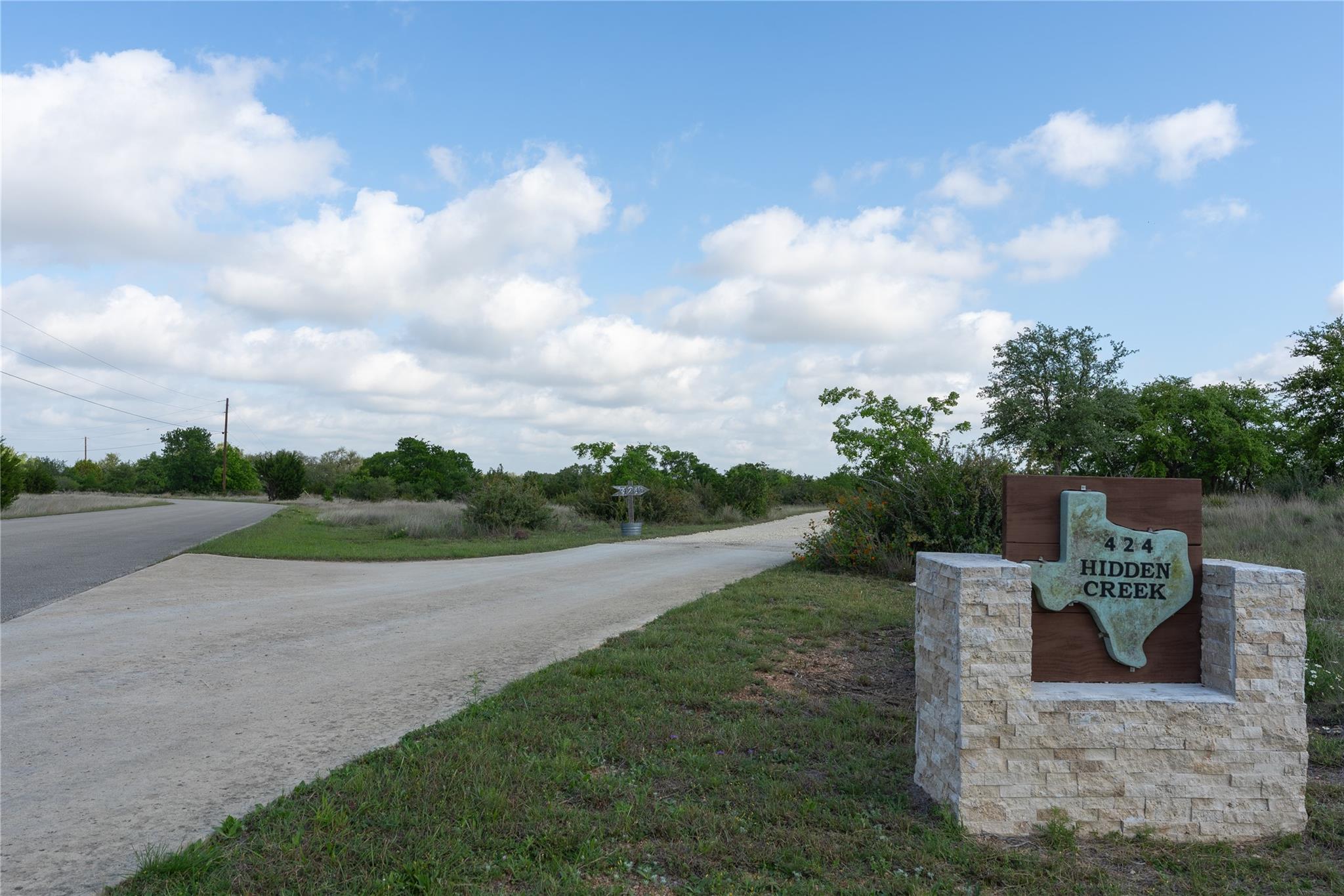 424 Hidden Creek DR