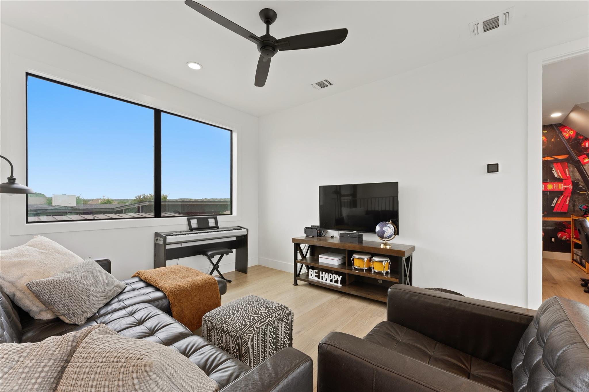 197 Evelyn CT