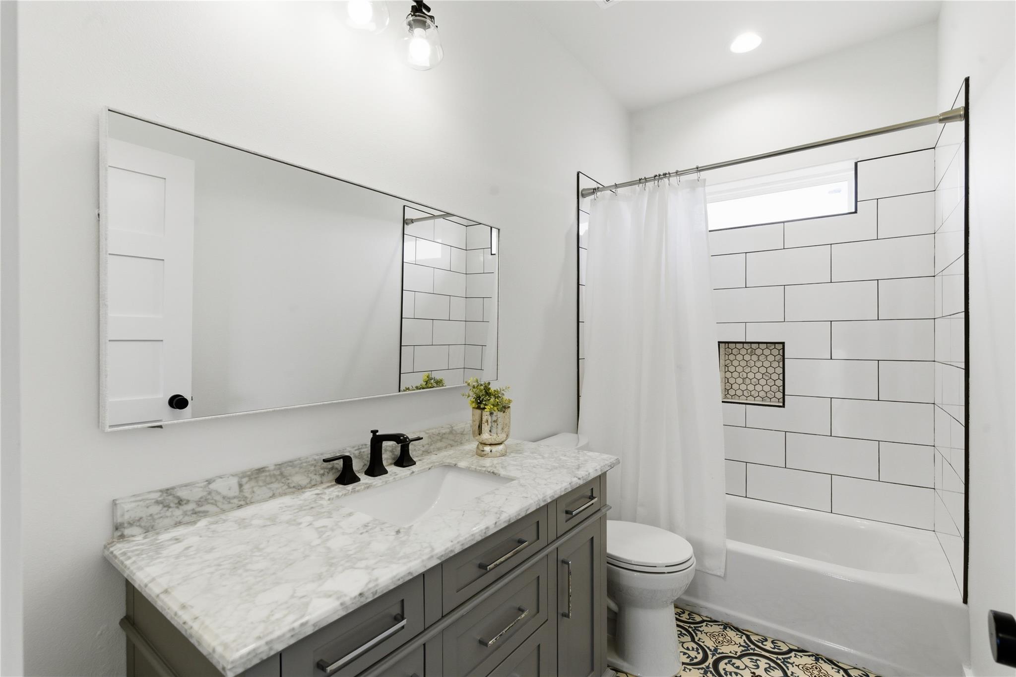 980 Sycamore Creek DR