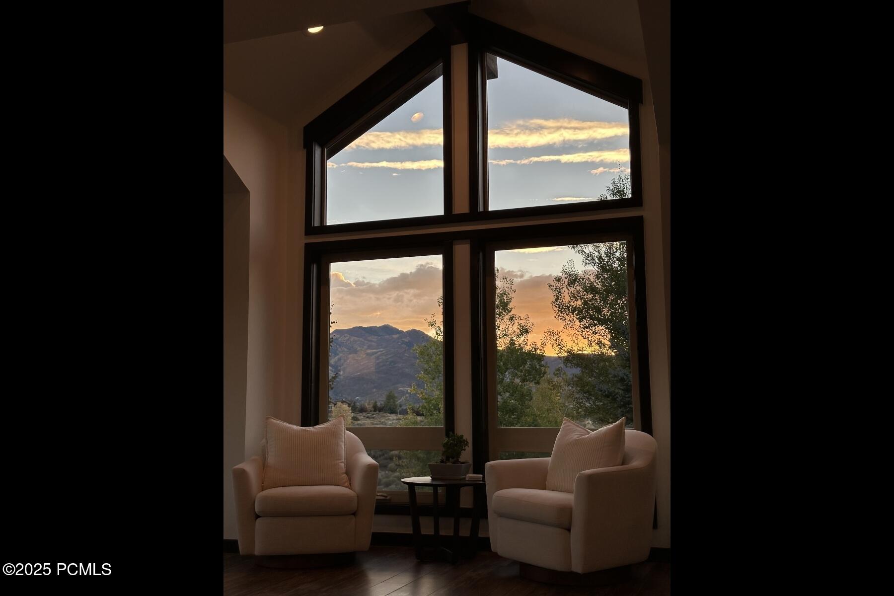 6120 Snowview Drive