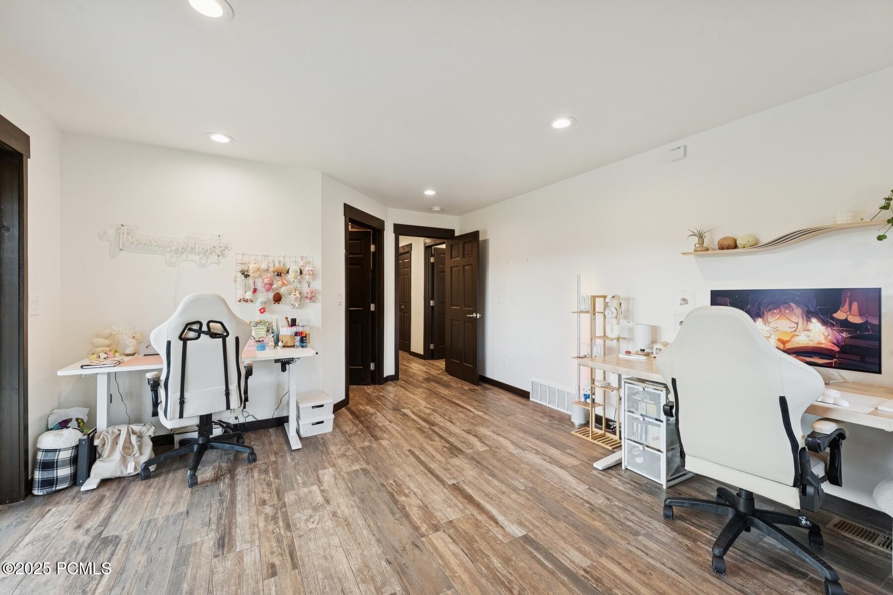 6120 Snowview Drive