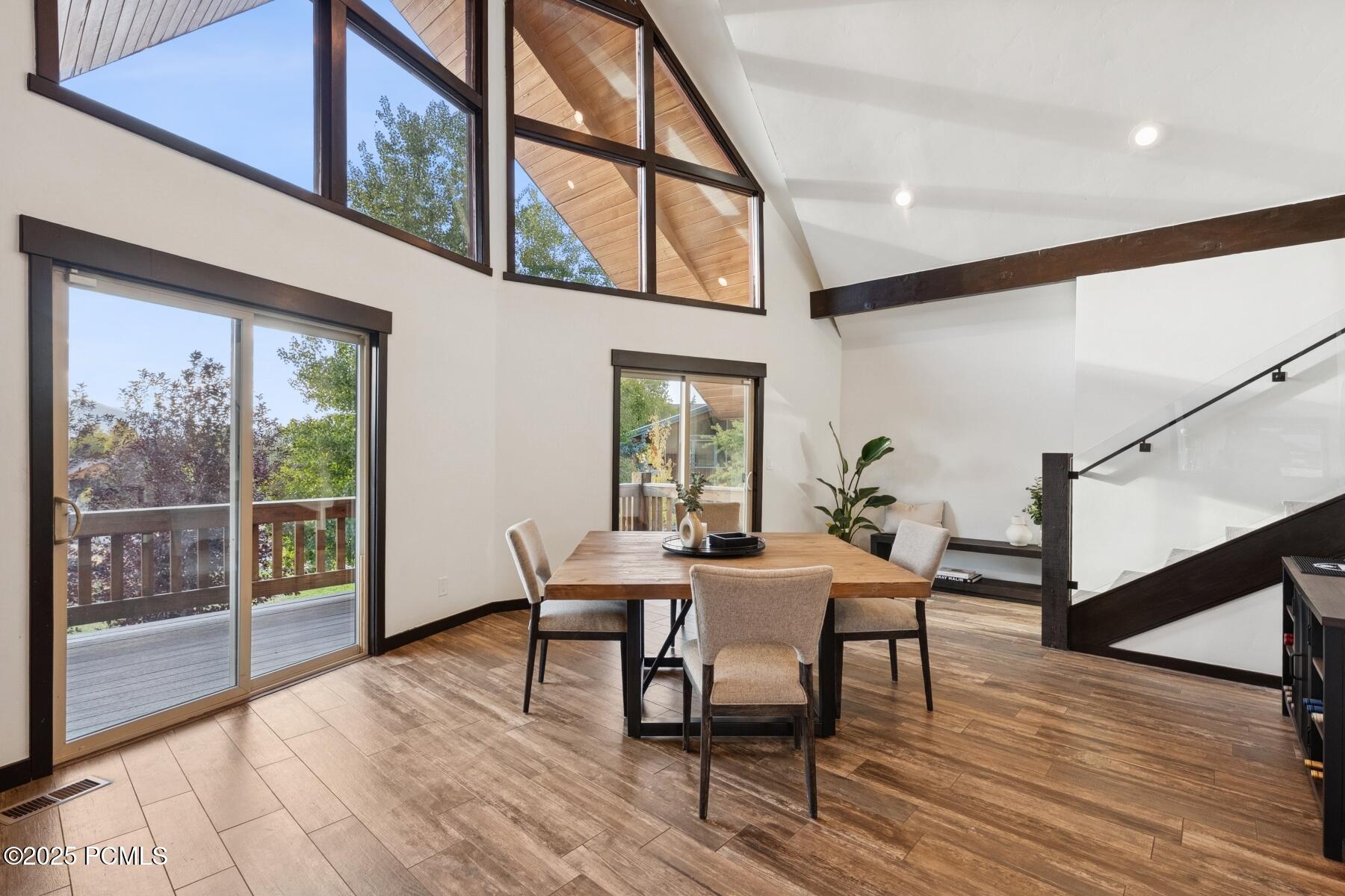 6120 Snowview Drive