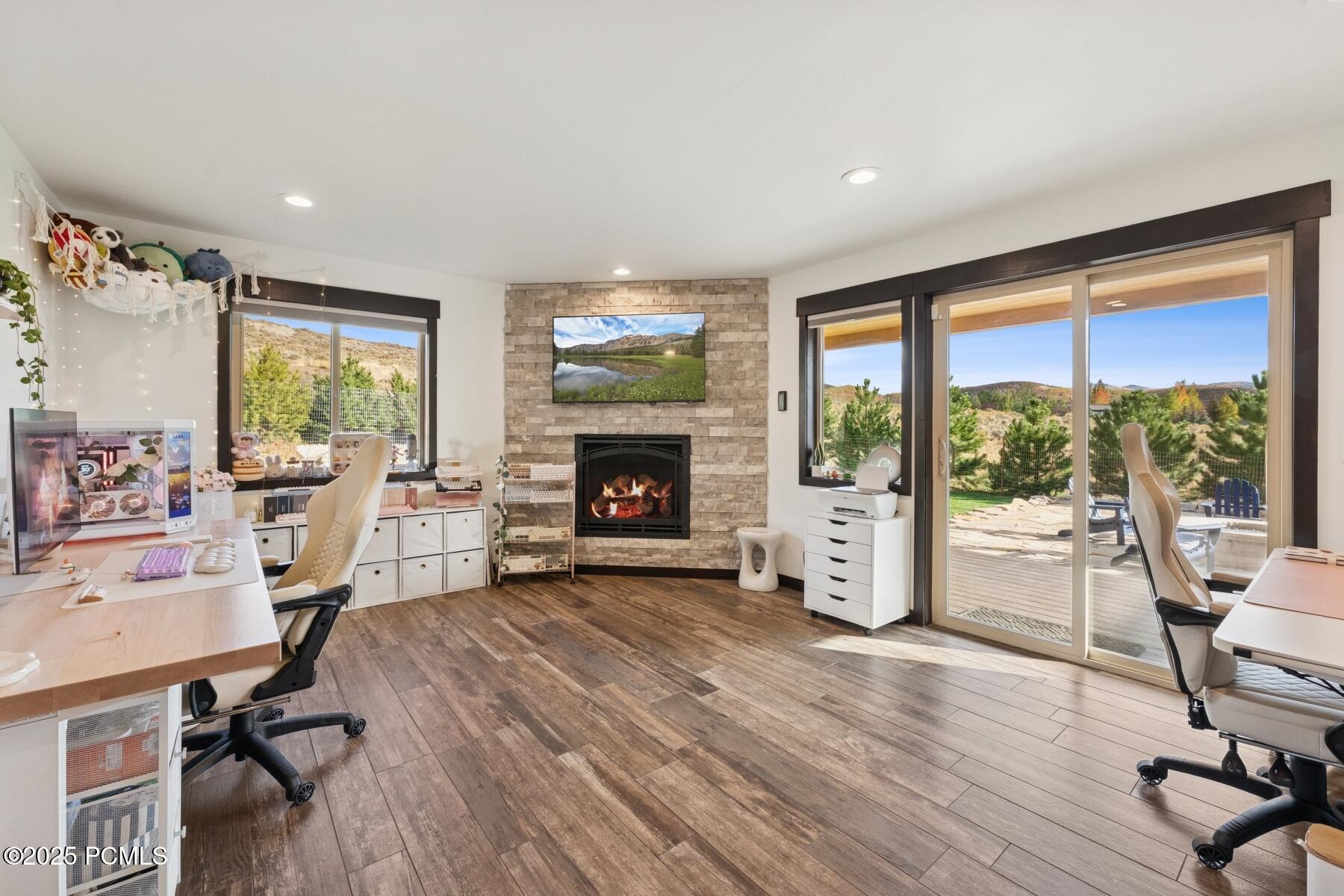 6120 Snowview Drive