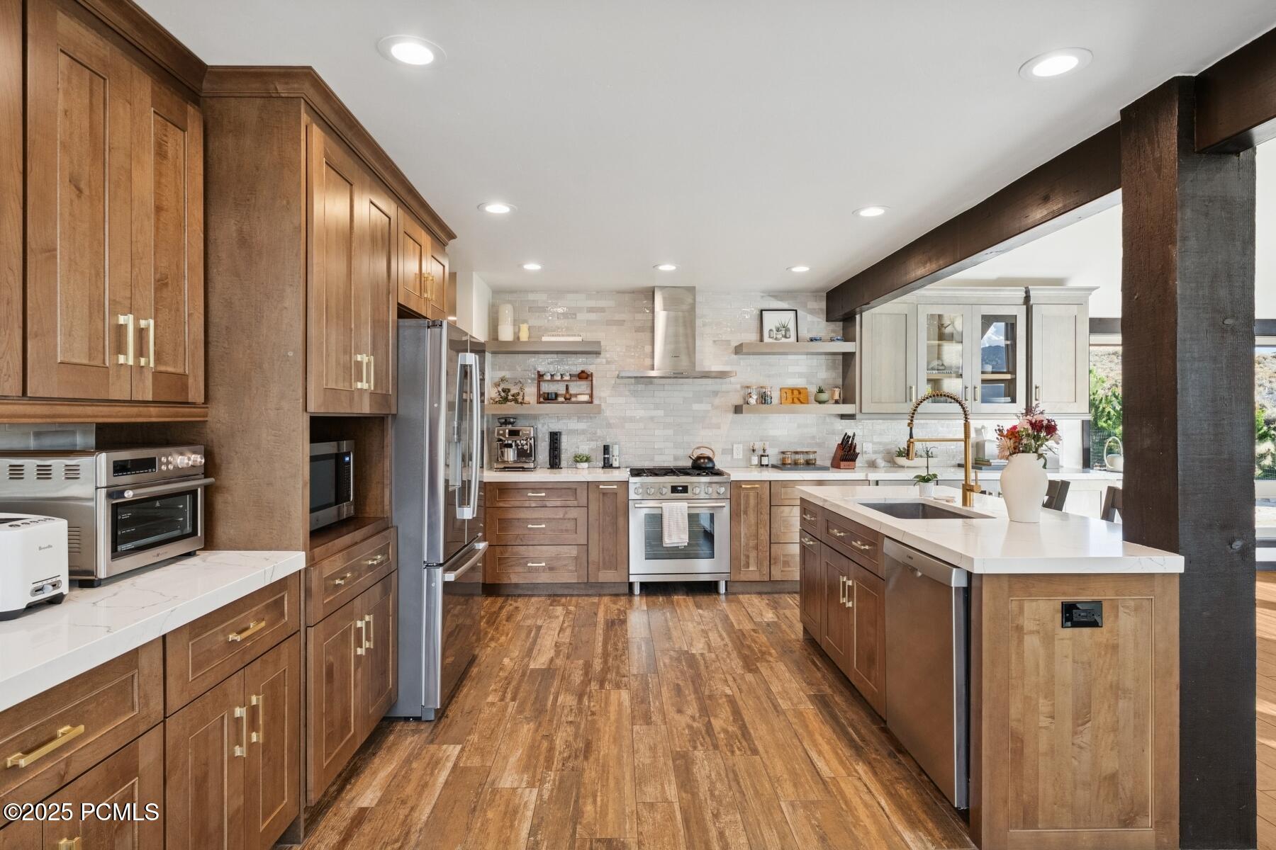 6120 Snowview Drive