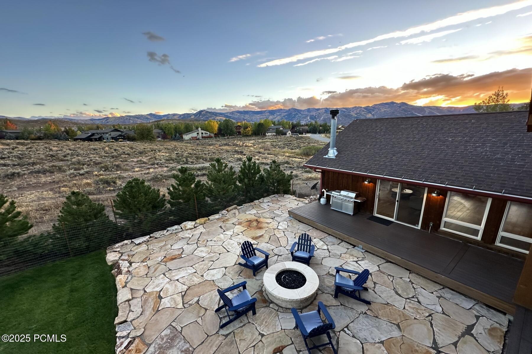 6120 Snowview Drive