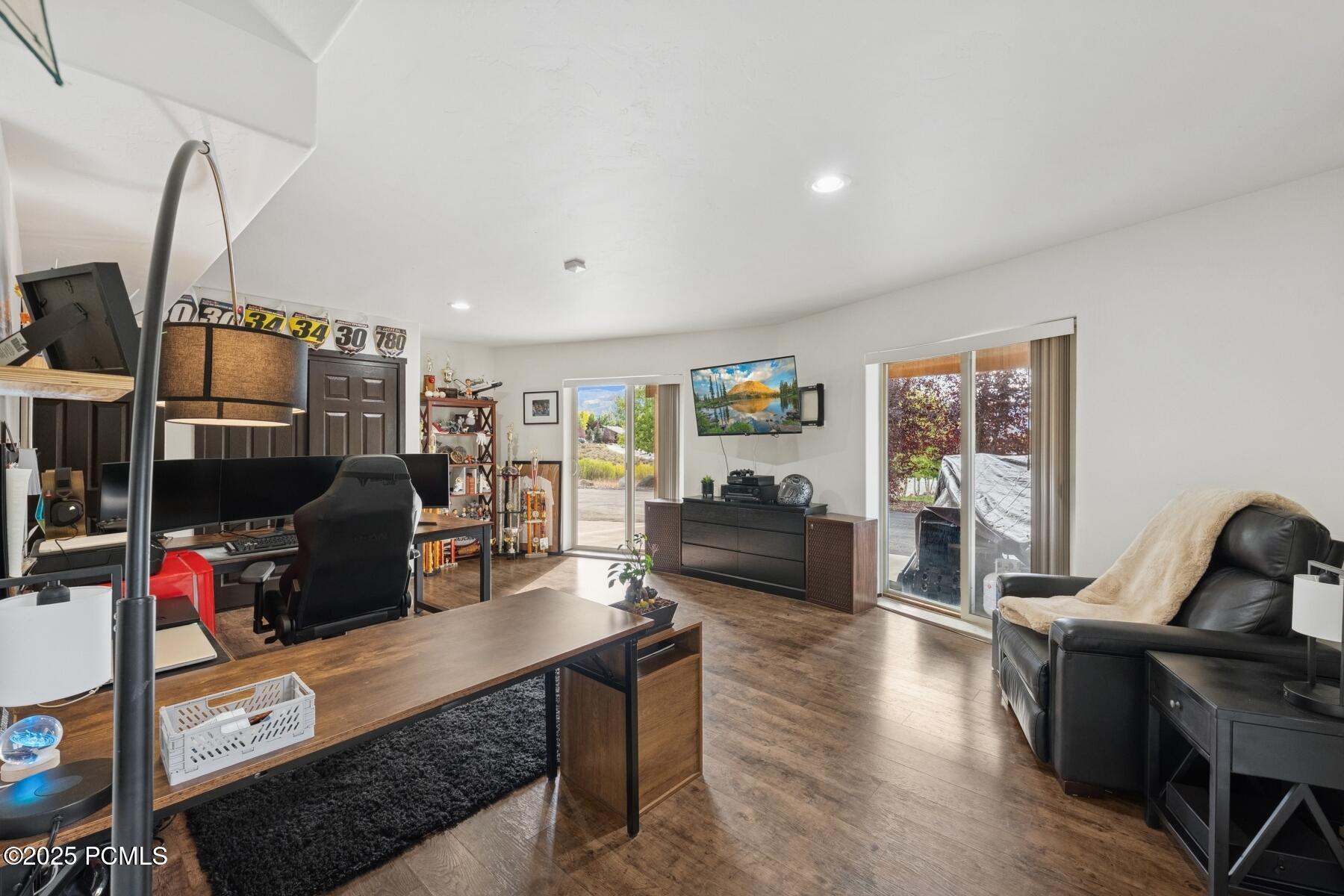 6120 Snowview Drive