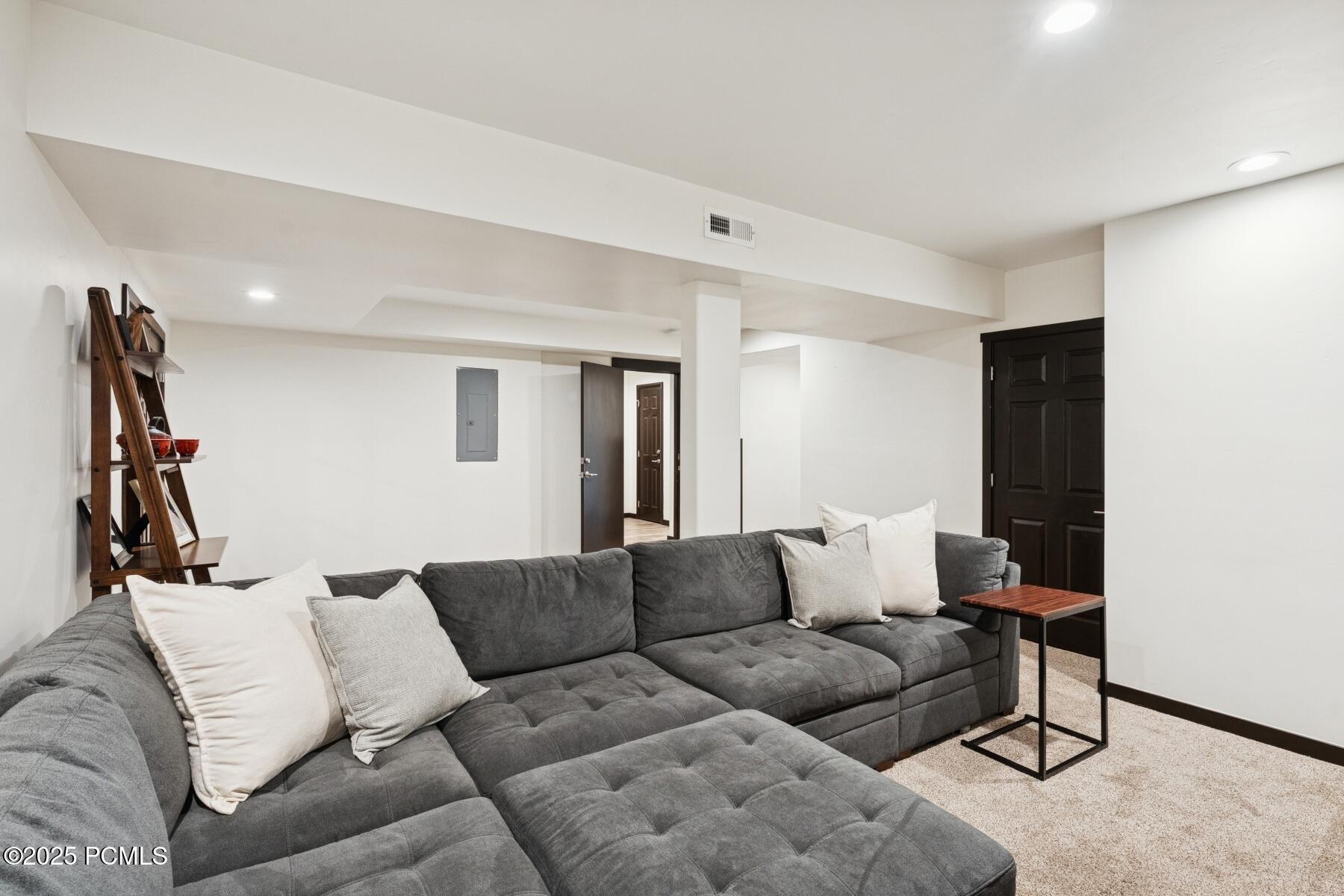 6120 Snowview Drive