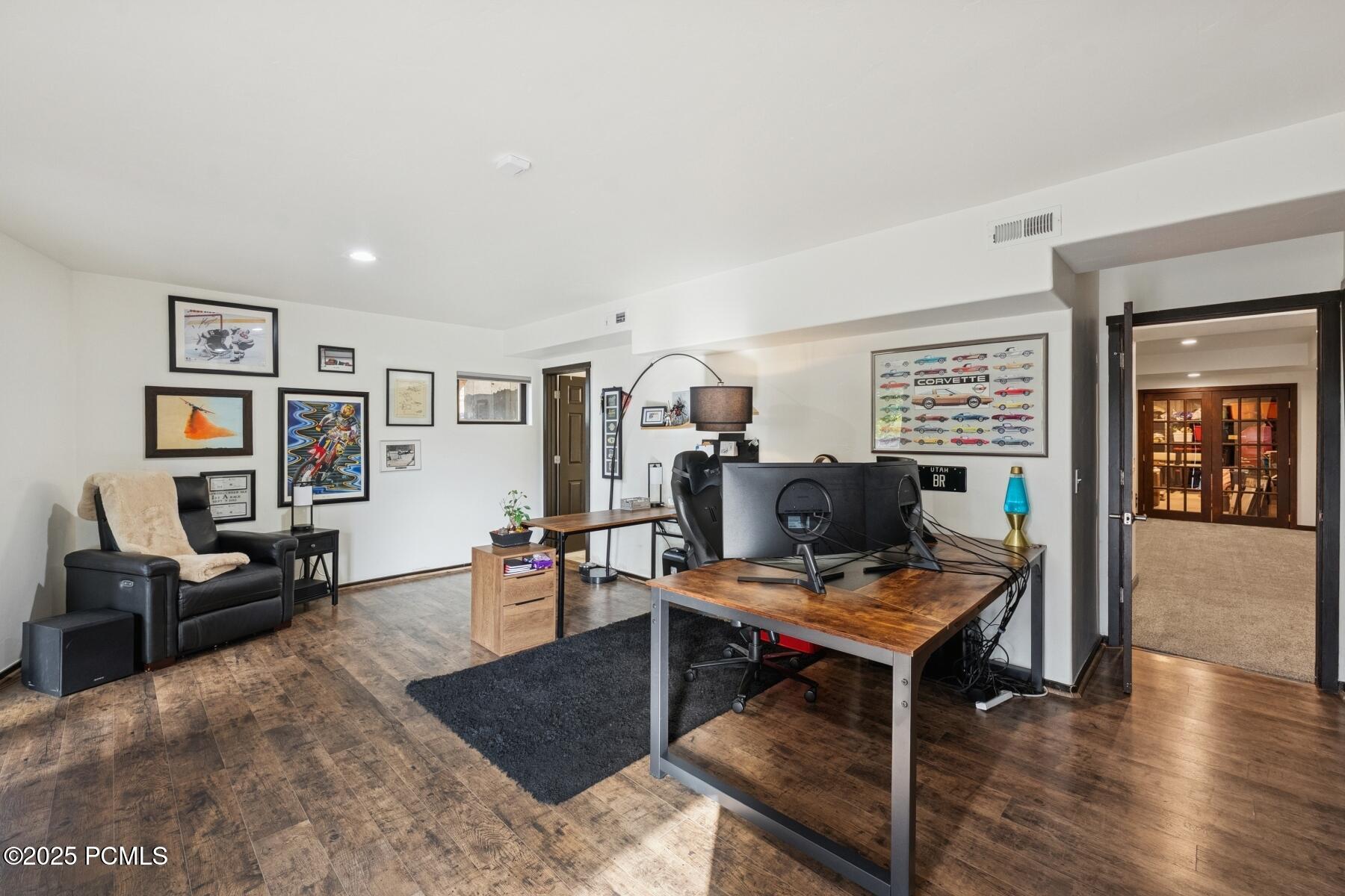 6120 Snowview Drive