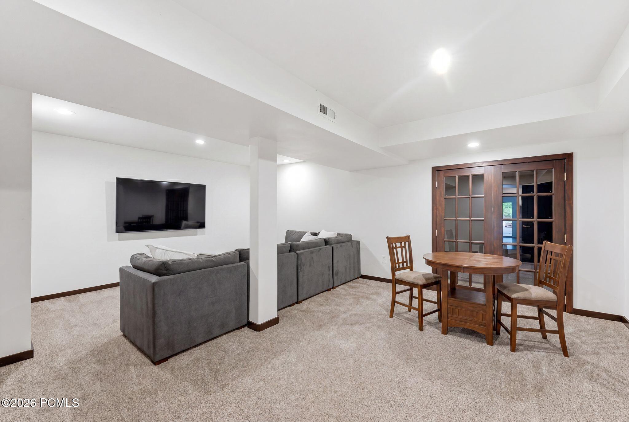 6120 Snowview Drive