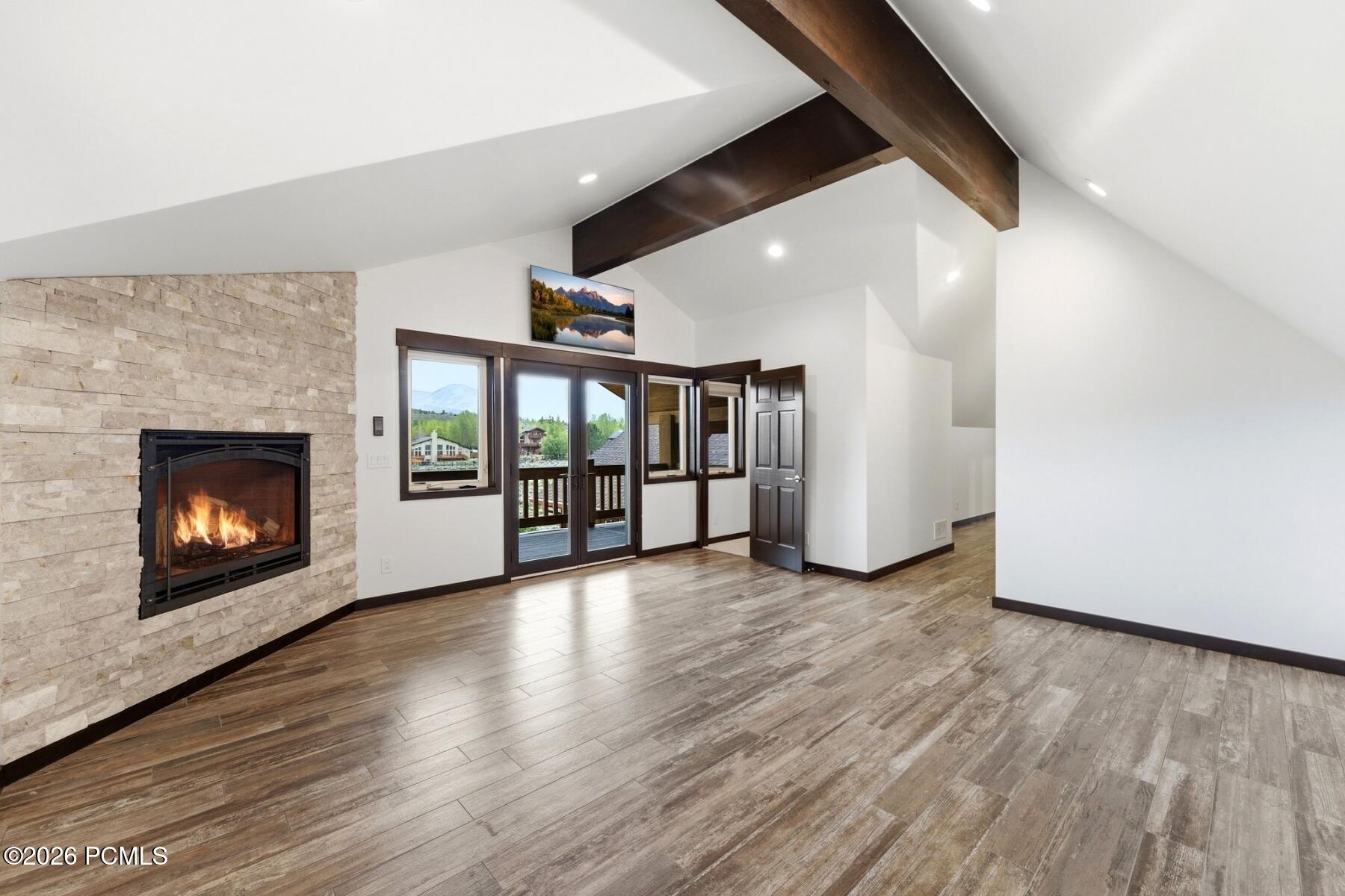 6120 Snowview Drive