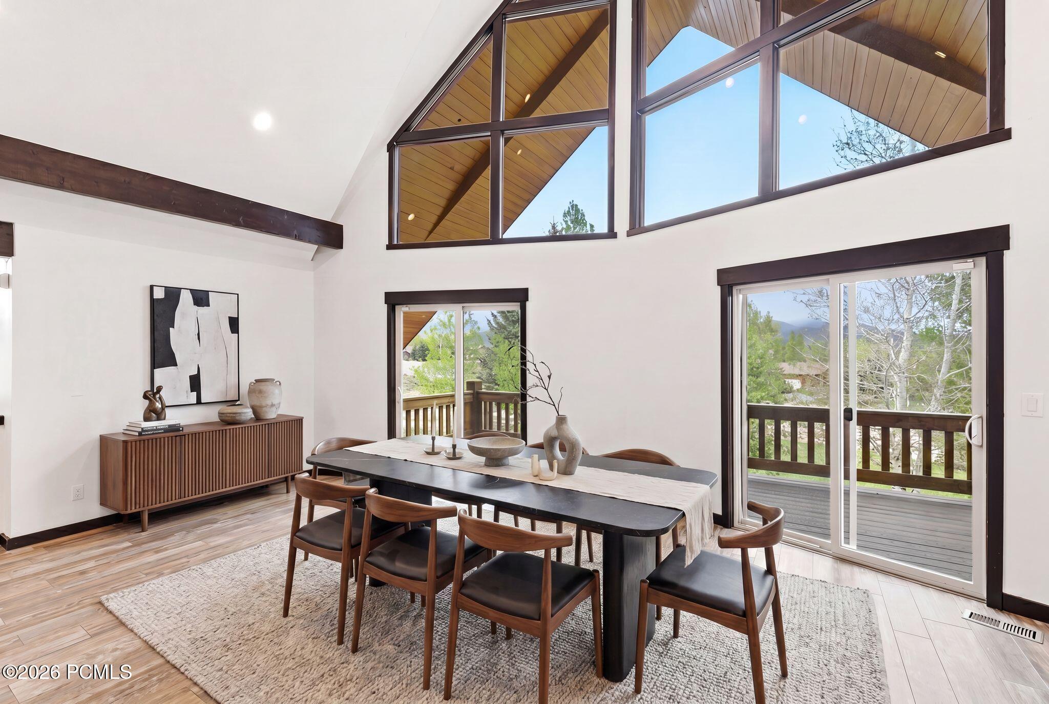 6120 Snowview Drive