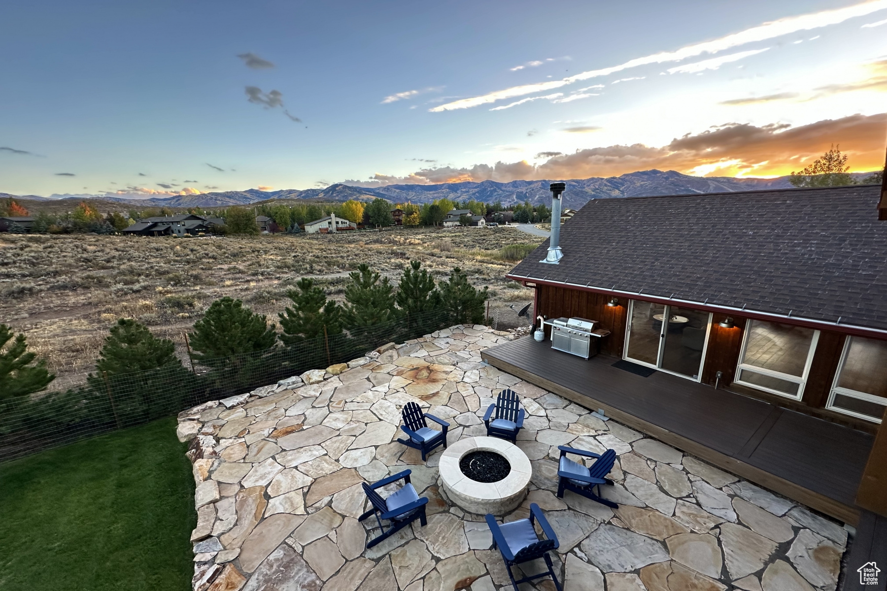 6120 SNOW VIEW DR