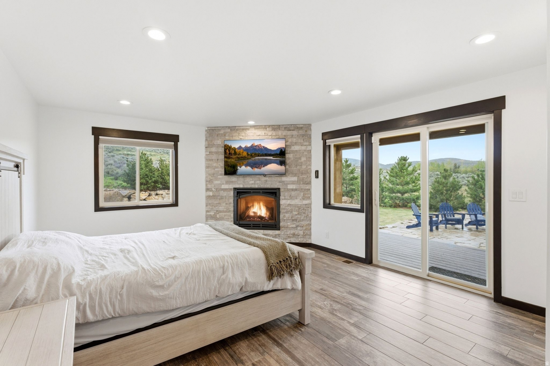 6120 SNOW VIEW DR