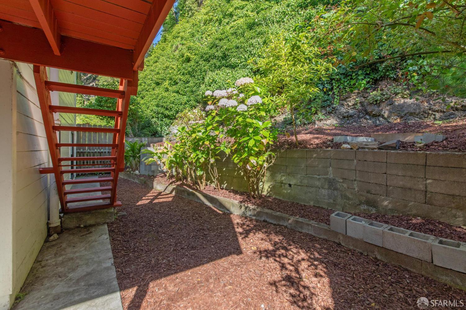 75 San Jacinto Way