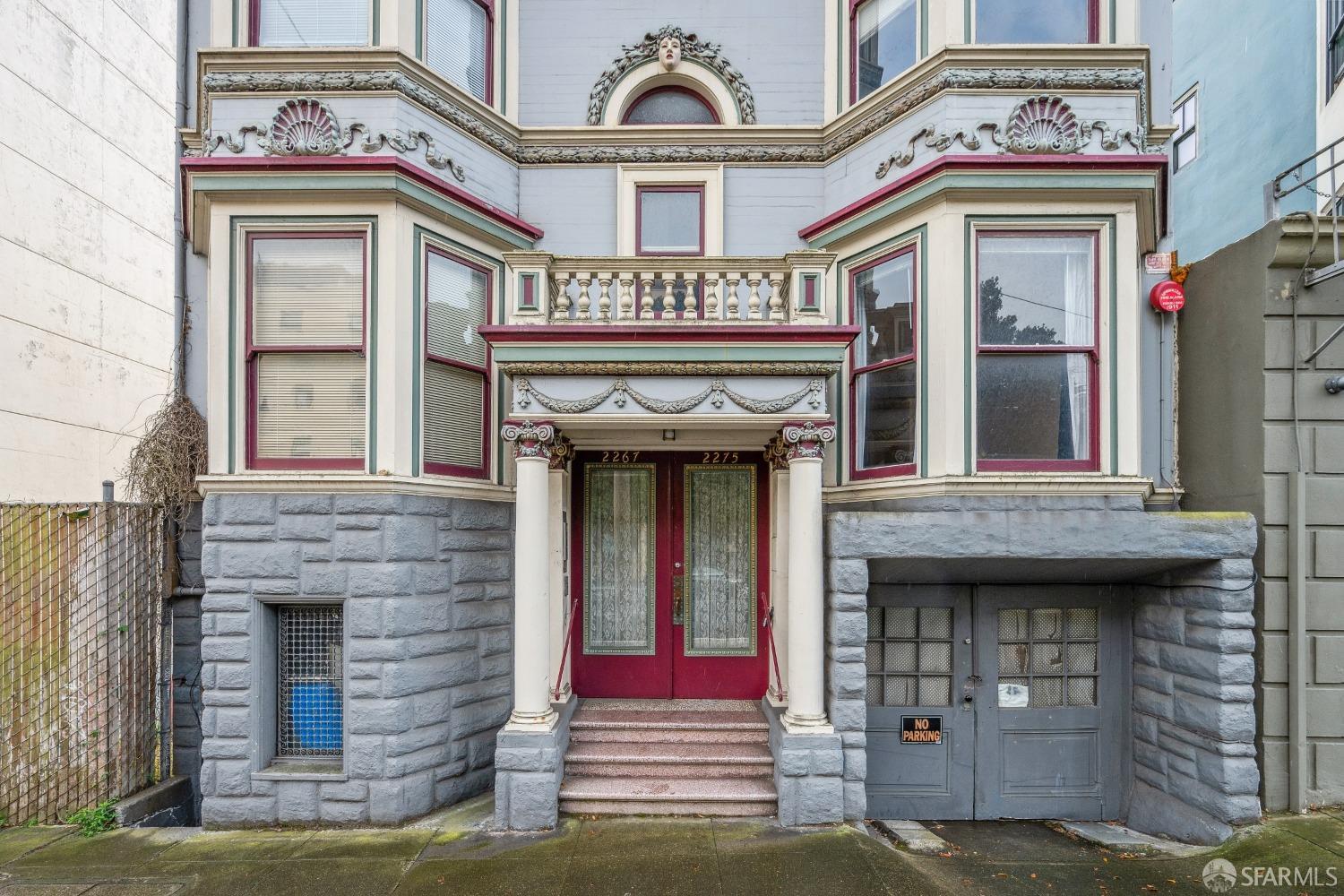 2267 Hayes Street