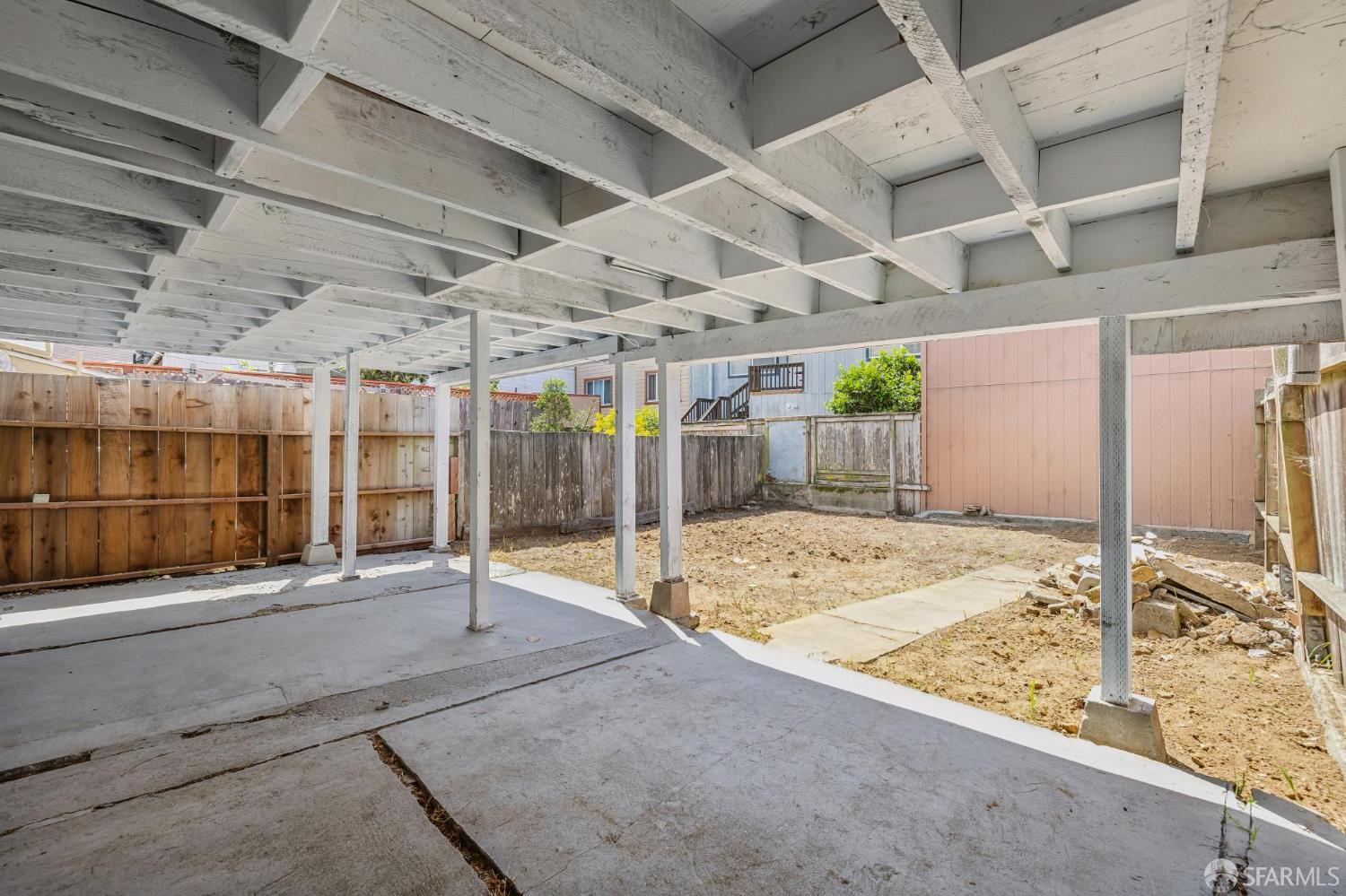 25 Farallones Street