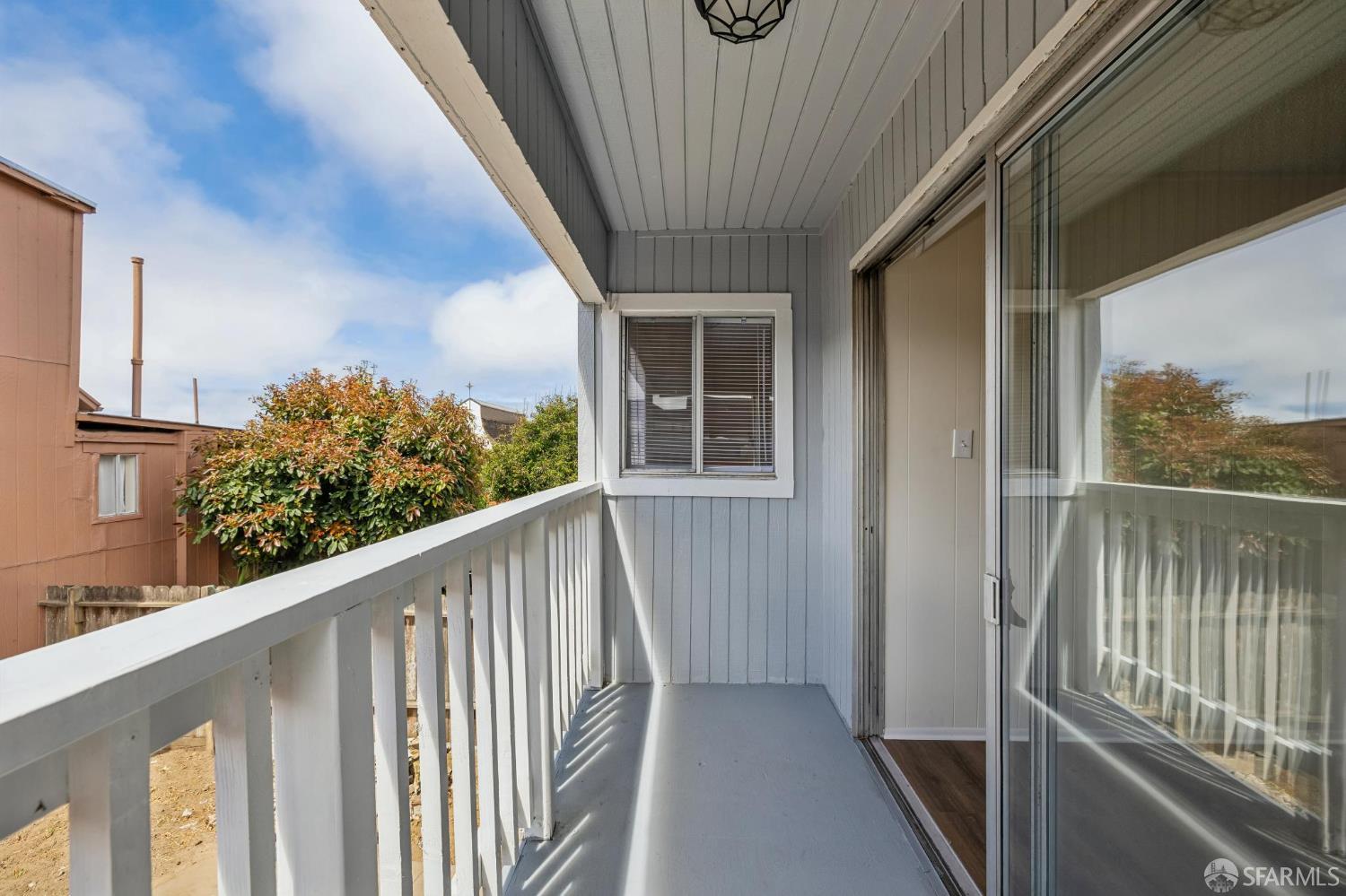 25 Farallones Street