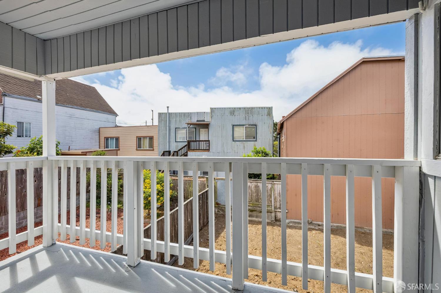 25 Farallones Street