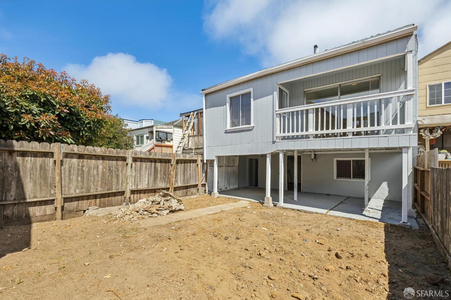 25 Farallones Street