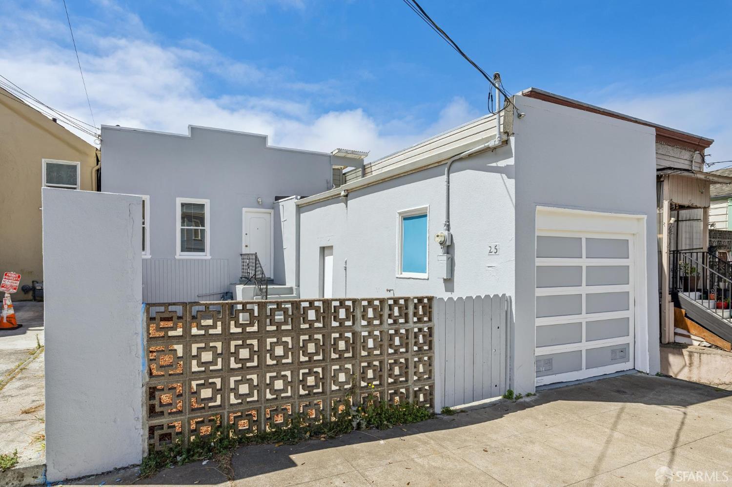 25 Farallones Street