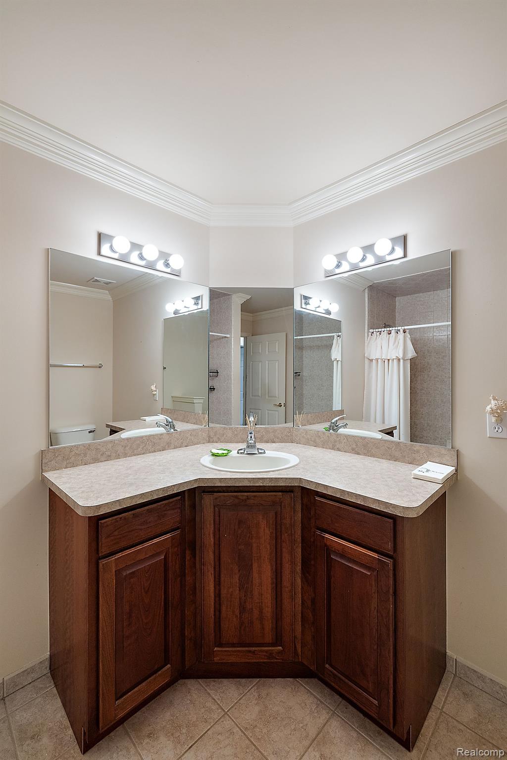 16492 WAVERLY Circle