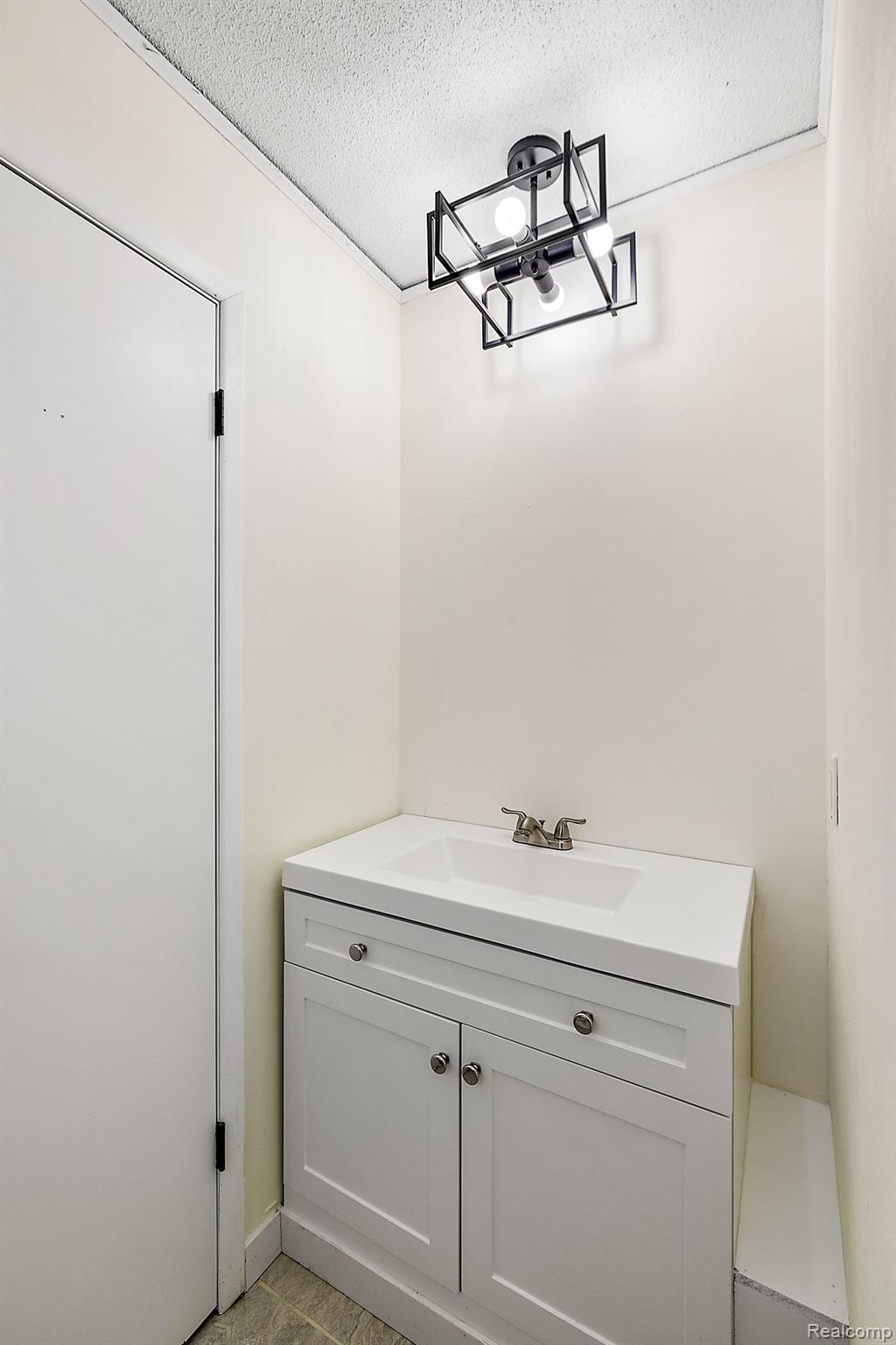 13311 LAKE POINT Boulevard