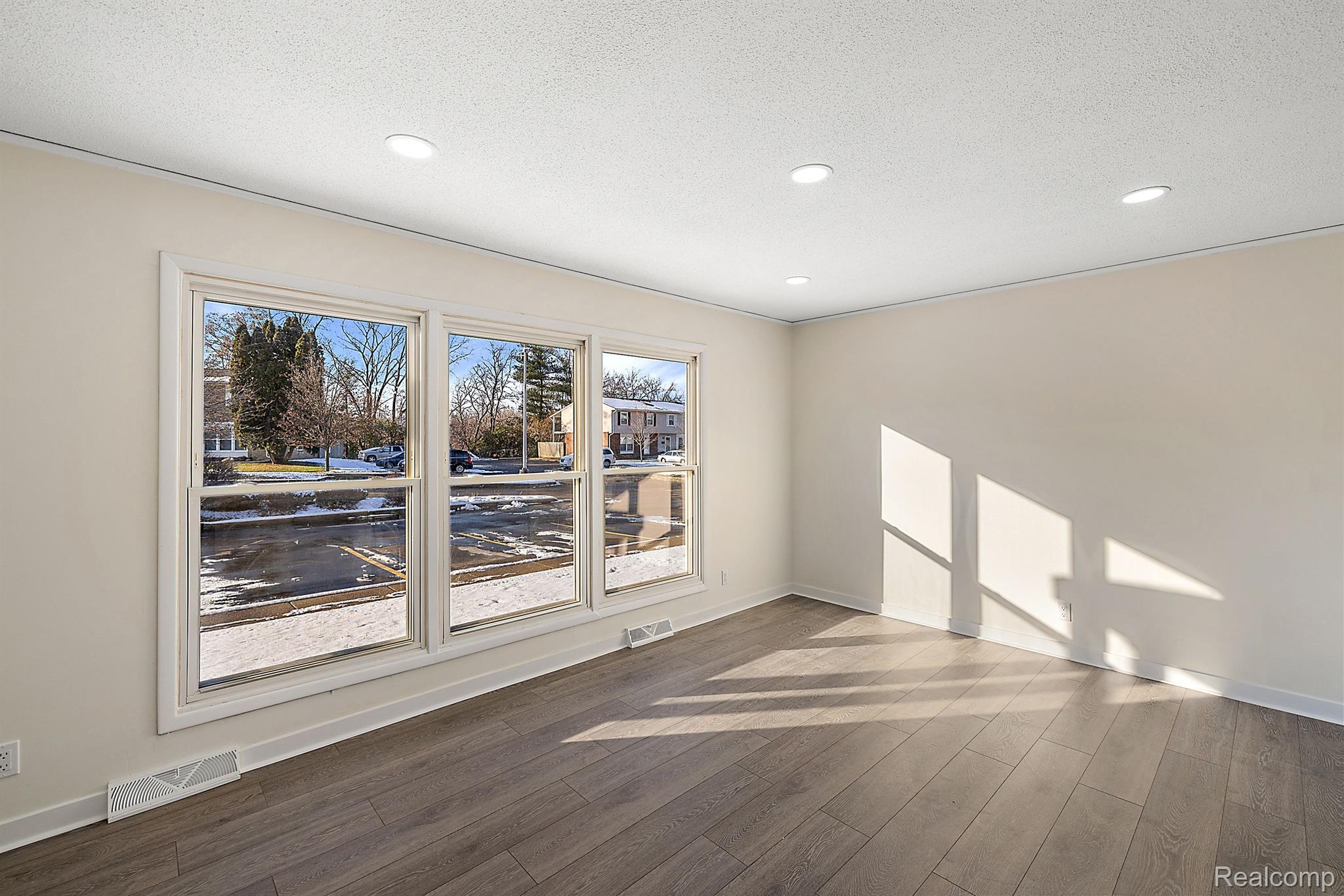 13311 LAKE POINT Boulevard