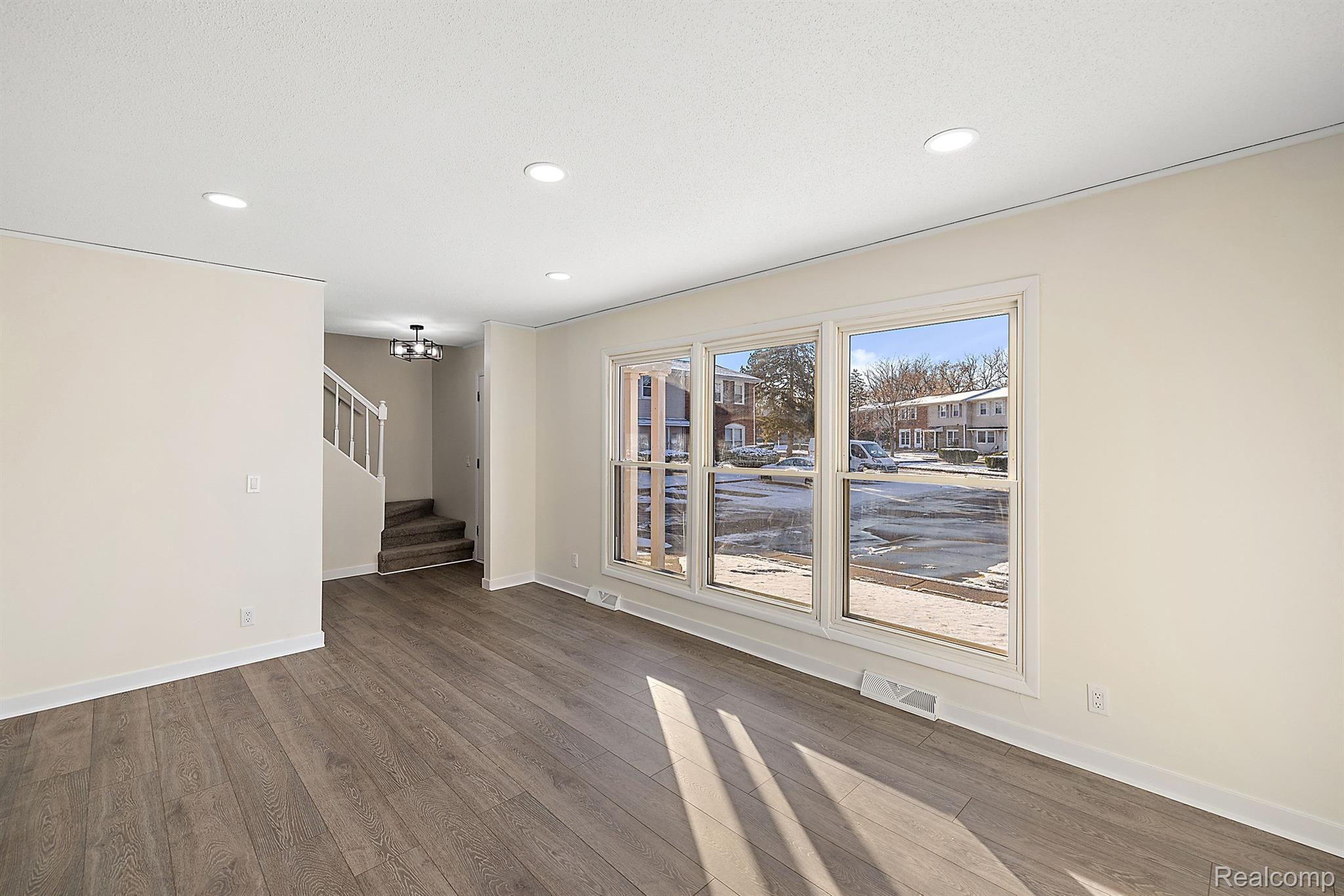 13311 LAKE POINT Boulevard