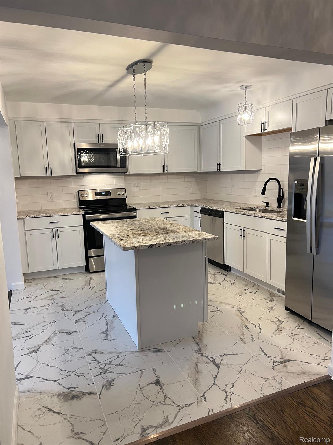 17316 MOUNT VERNON Street