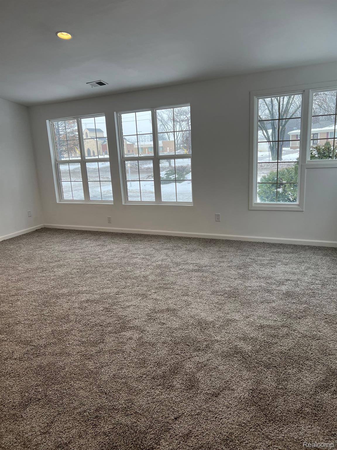 17316 MOUNT VERNON Street