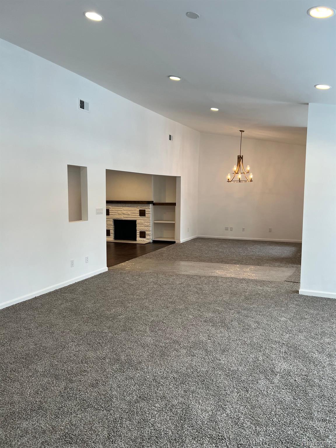 17316 MOUNT VERNON Street