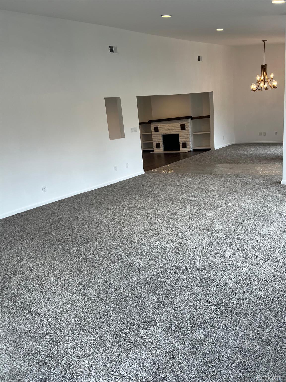 17316 MOUNT VERNON Street