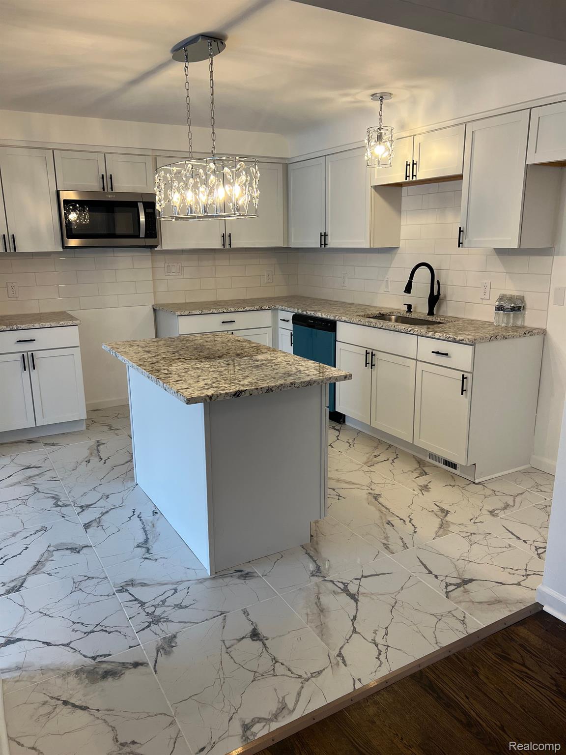 17316 MOUNT VERNON Street