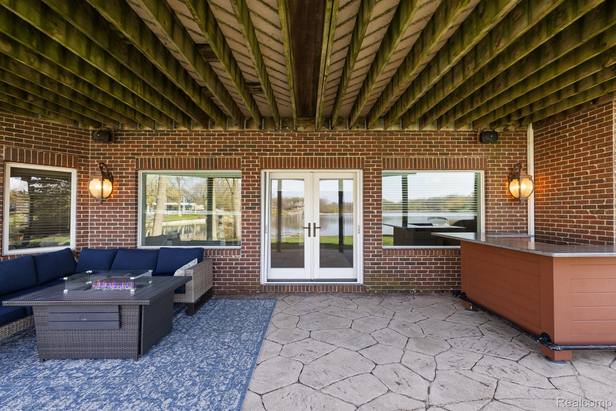 4214 Bay Shores Drive