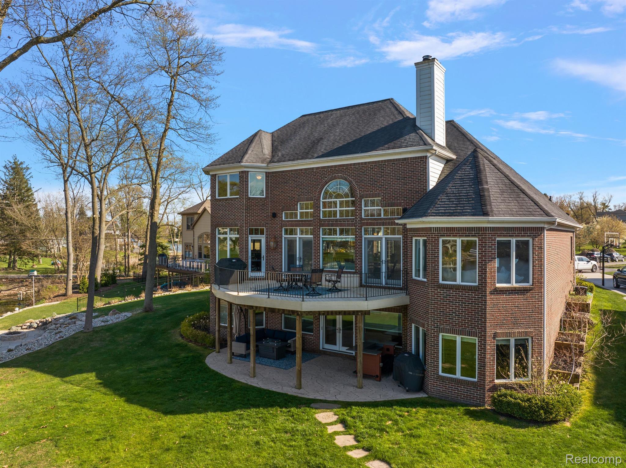 4214 Bay Shores Drive