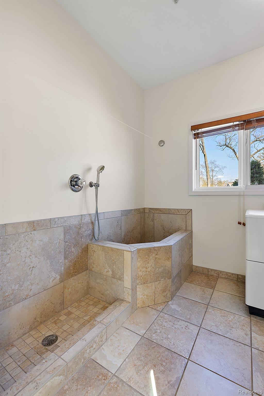 4214 Bay Shores Drive