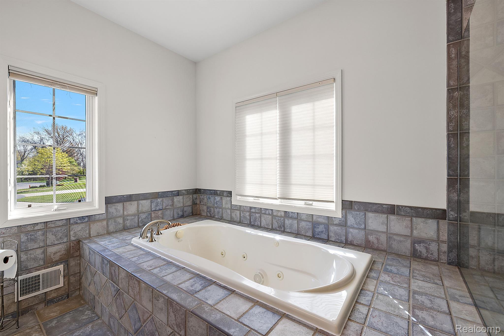 4214 Bay Shores Drive